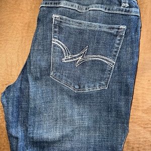 Mid rise boot cut wrangler